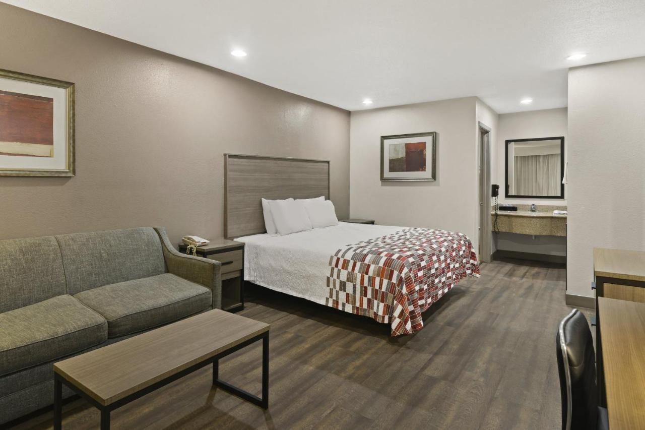 & At Dfw Airport Hotel 2*