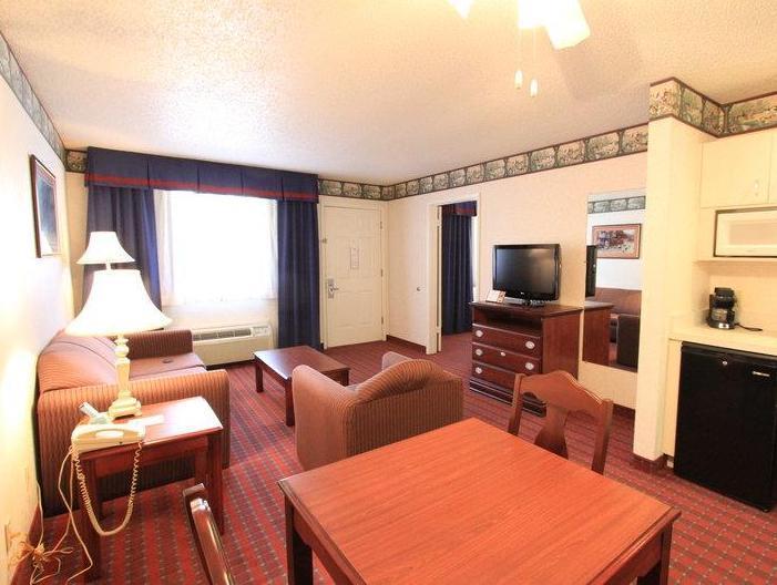 Hotel & At Dfw Airport 2*