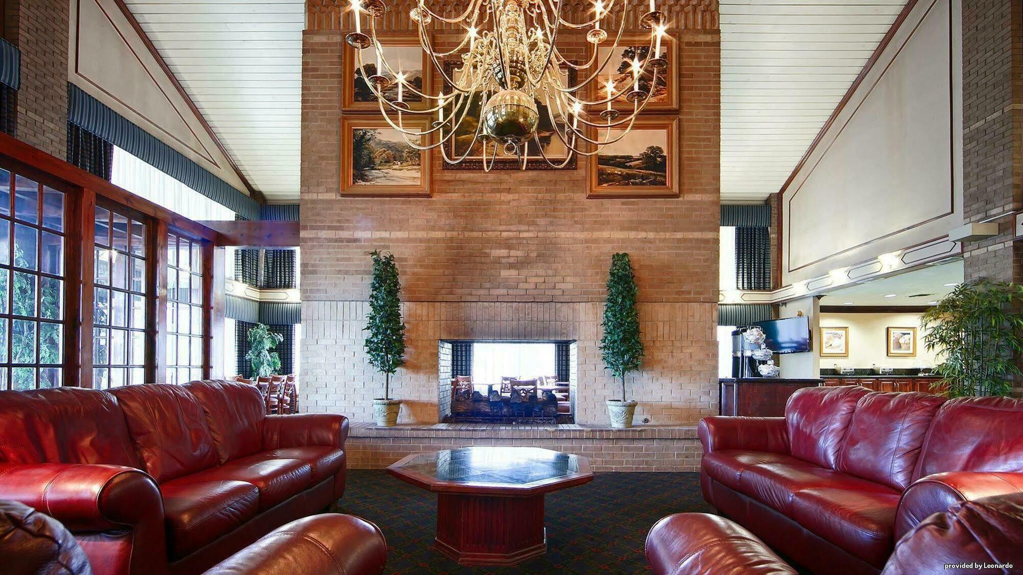 Hotel & At Dfw Airport 2*