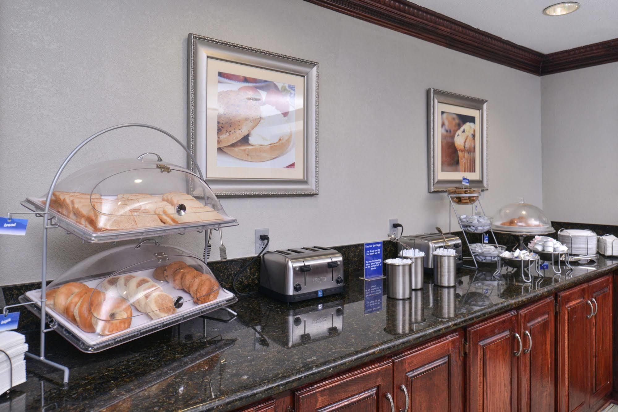 & At Dfw Airport Hotel Irving